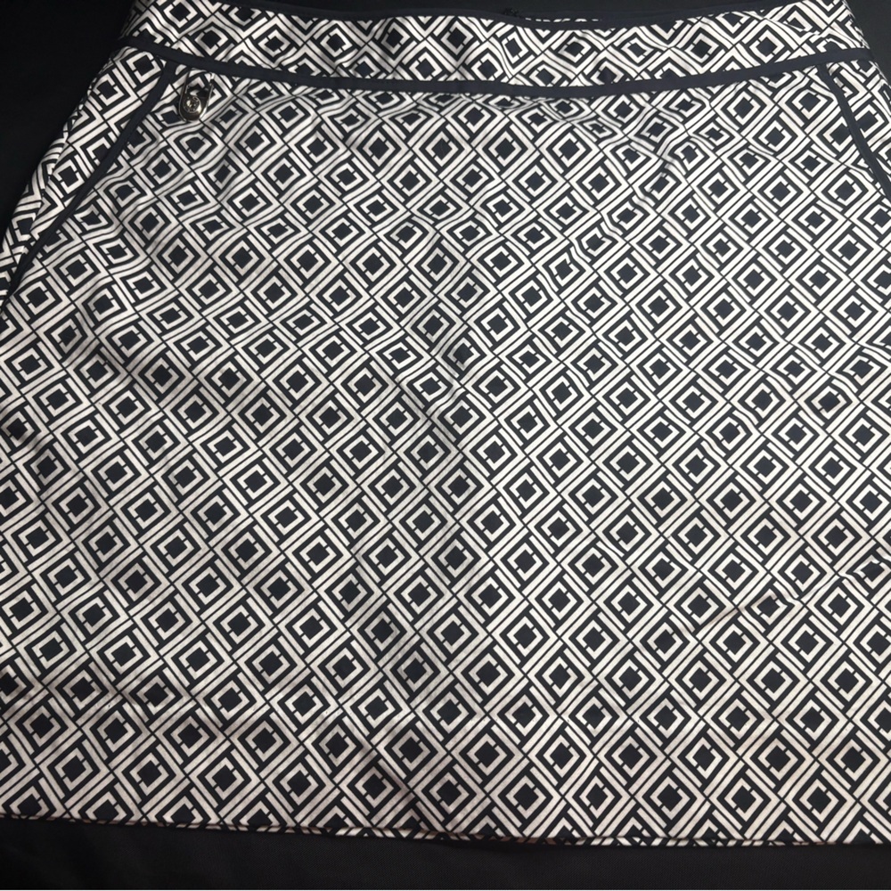 Liz Claiborne Black and White Geometric Pencil Skirt